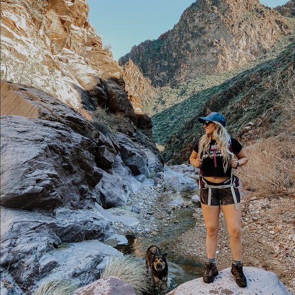 Meet your Posher, Cass - Picture 4 of 5